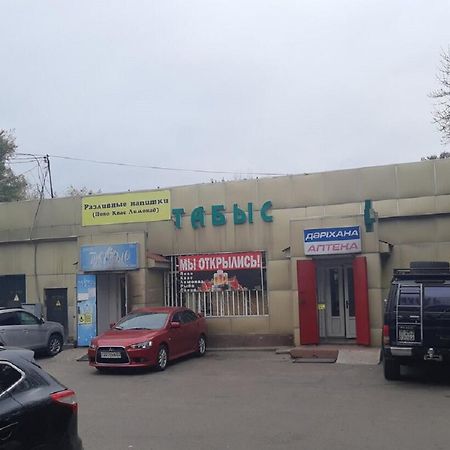 Апартаменты 11-Й Микрорайон, 4 Almaty Exterior foto
